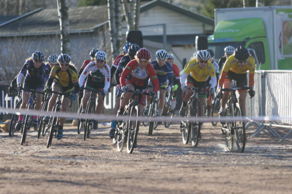 Ut fra start. Foto: Bengt Ove Sannes